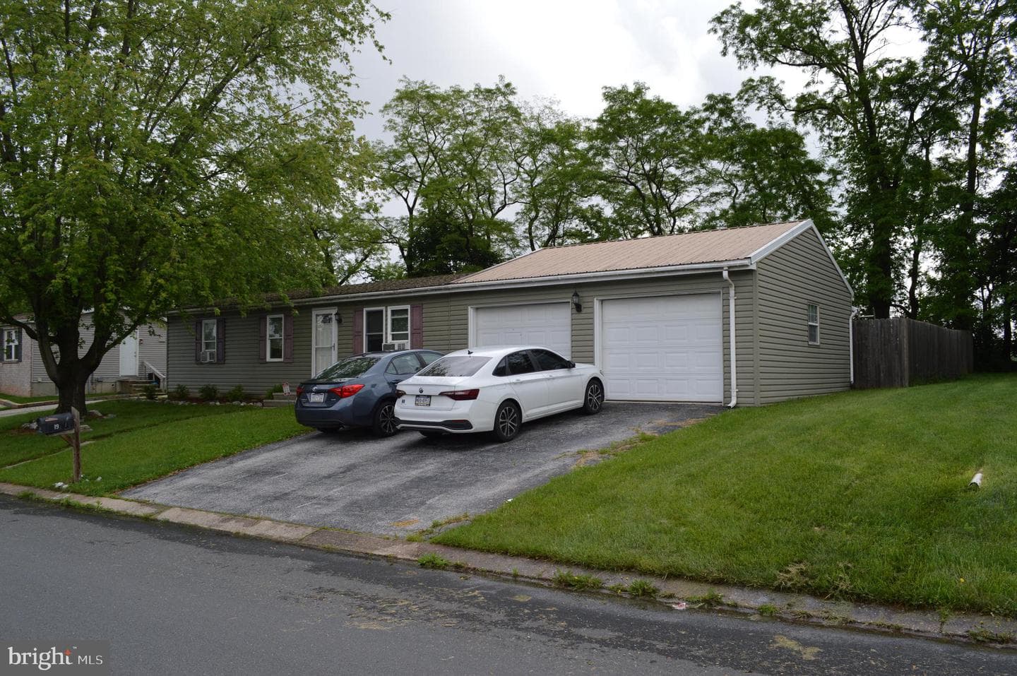 19 E Locust Lane photo 4