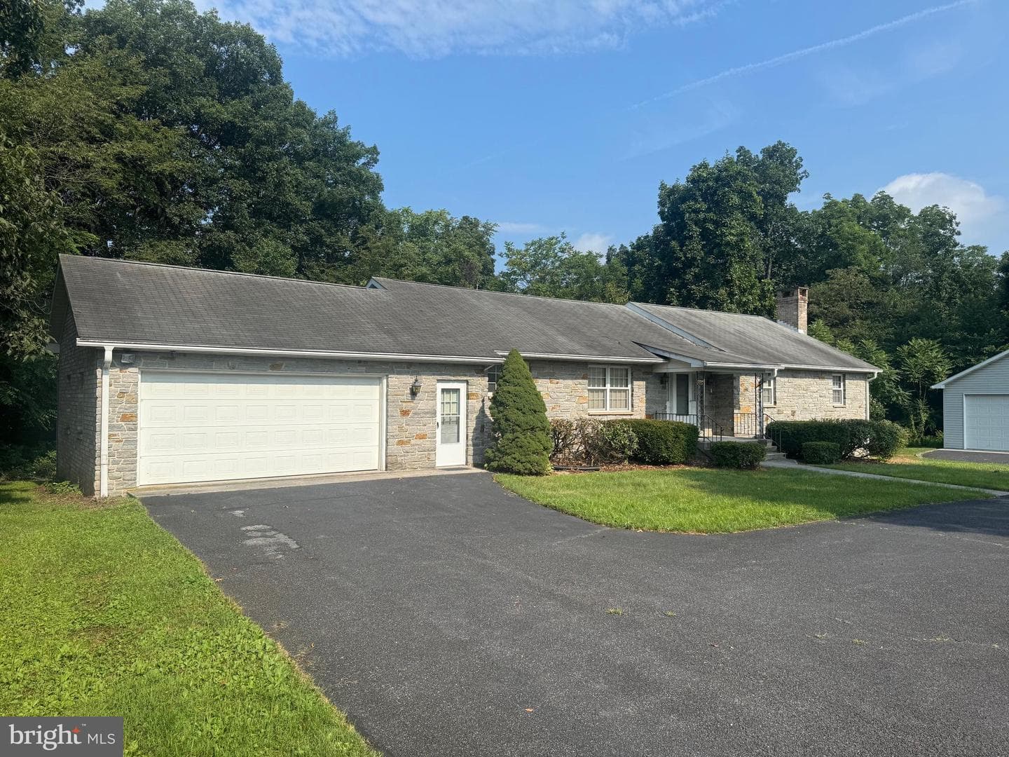 380 Belmont Road photo 2