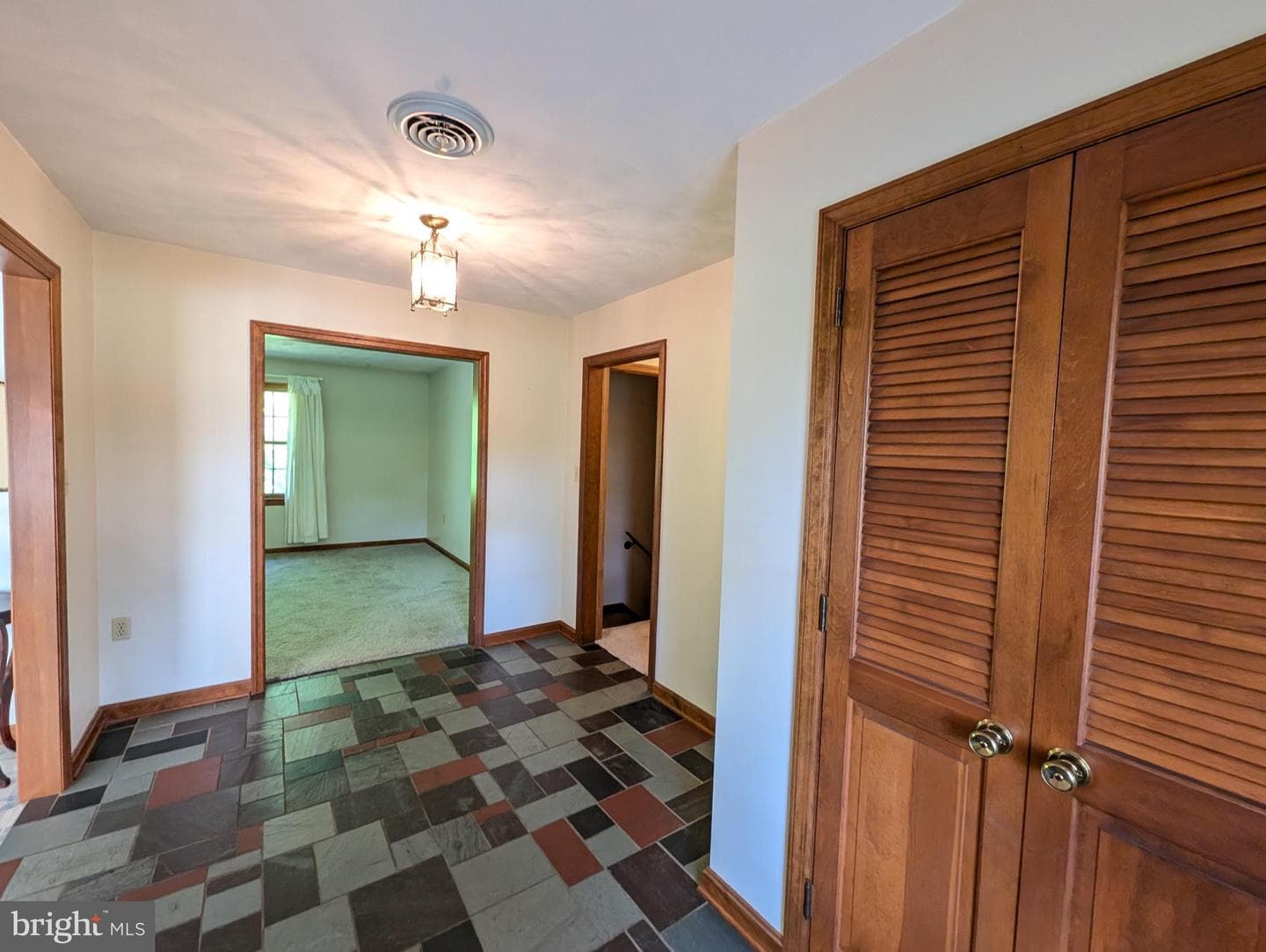380 Belmont Road photo 22
