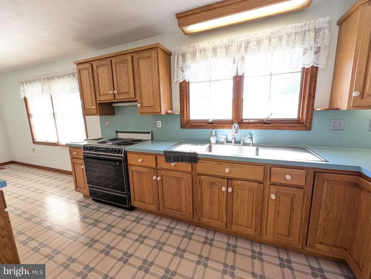 380 Belmont Road photo 26