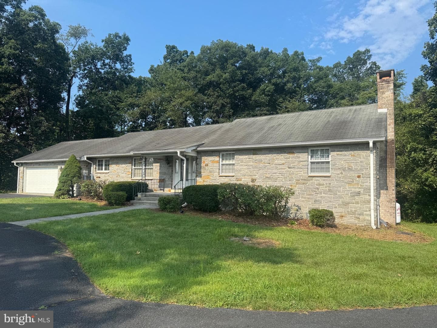 380 Belmont Road photo 3