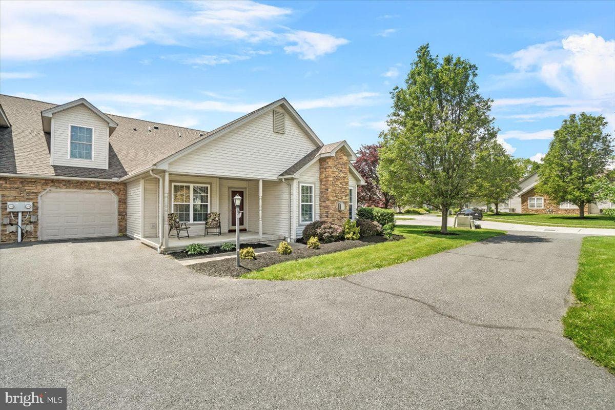 49 Longhorn Lane photo 3