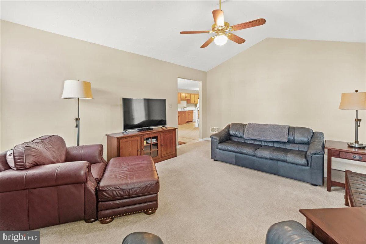 49 Longhorn Lane photo 8
