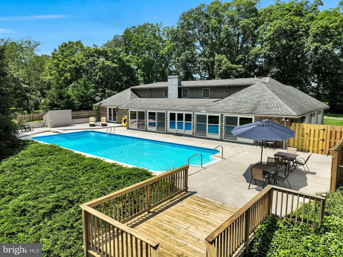 220 Longview Boulevard photo 15