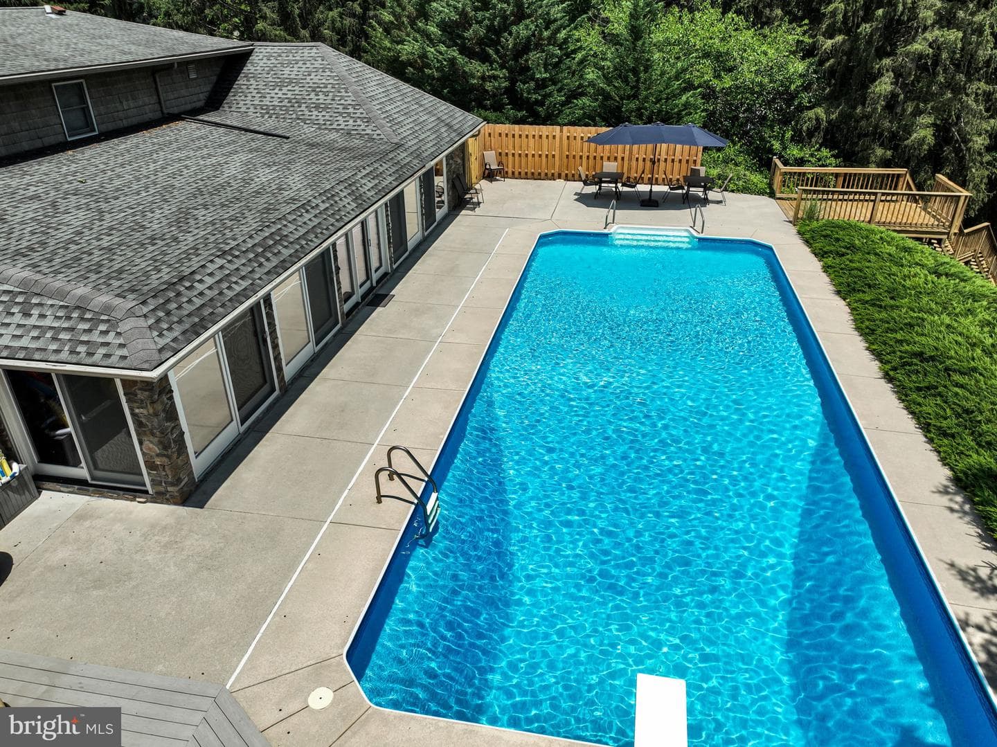 220 Longview Boulevard photo 16
