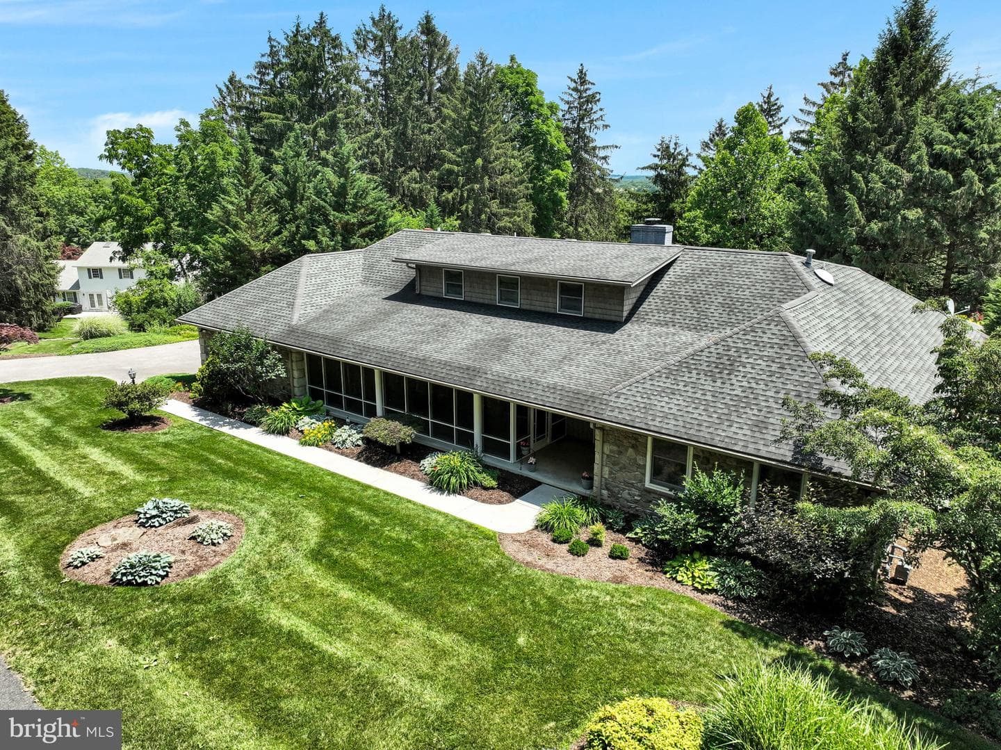 220 Longview Boulevard photo 3