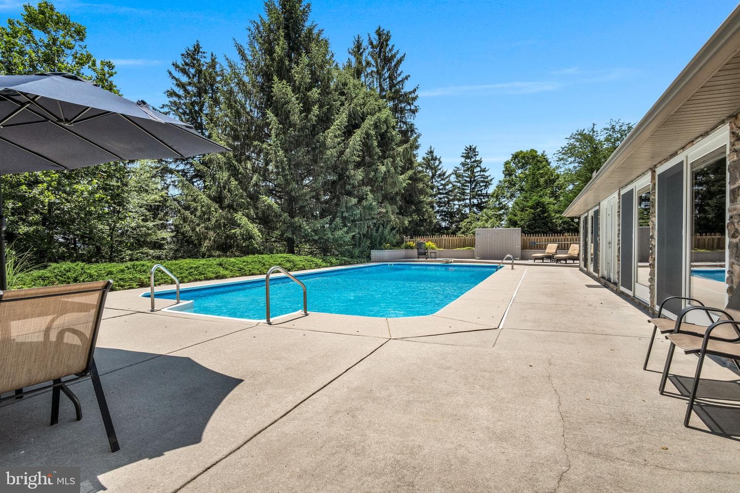220 Longview Boulevard photo 64