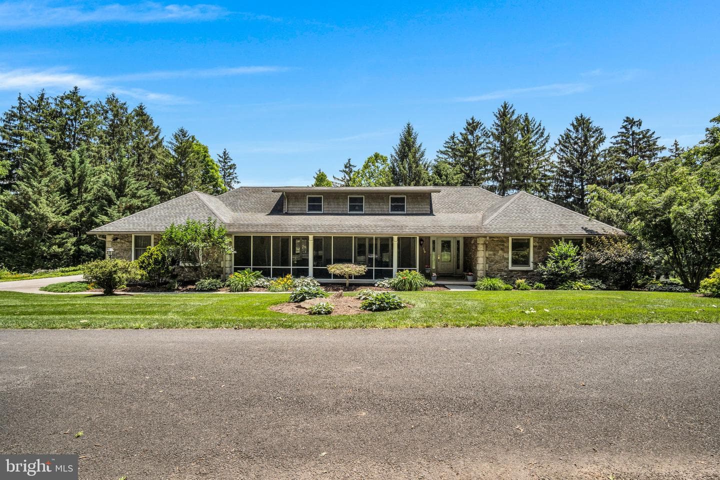 220 Longview Boulevard photo 69