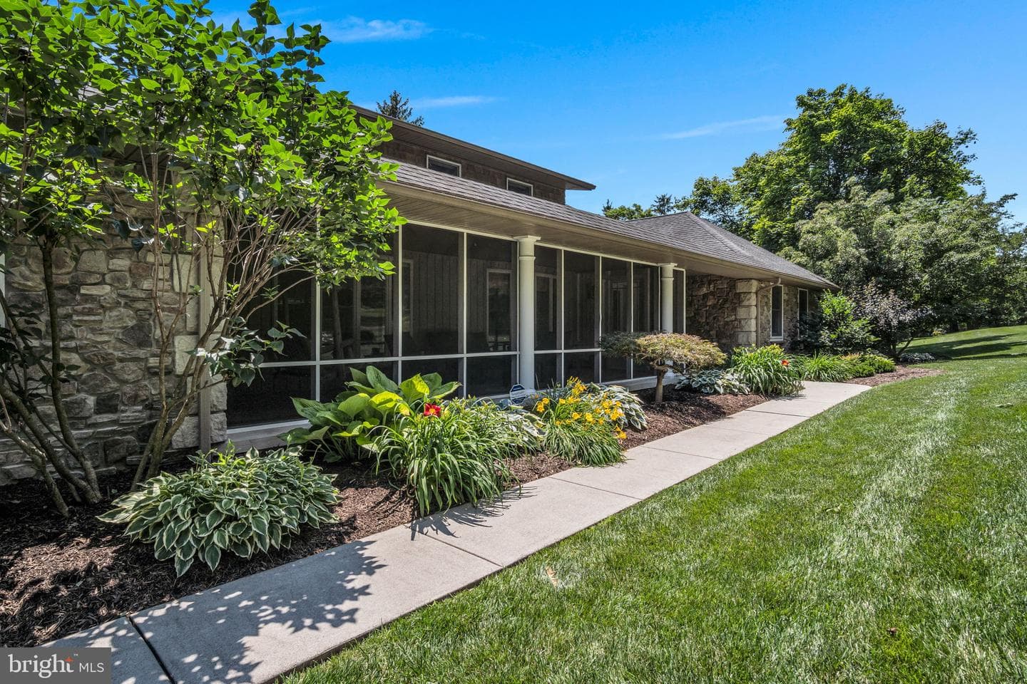 220 Longview Boulevard photo 74