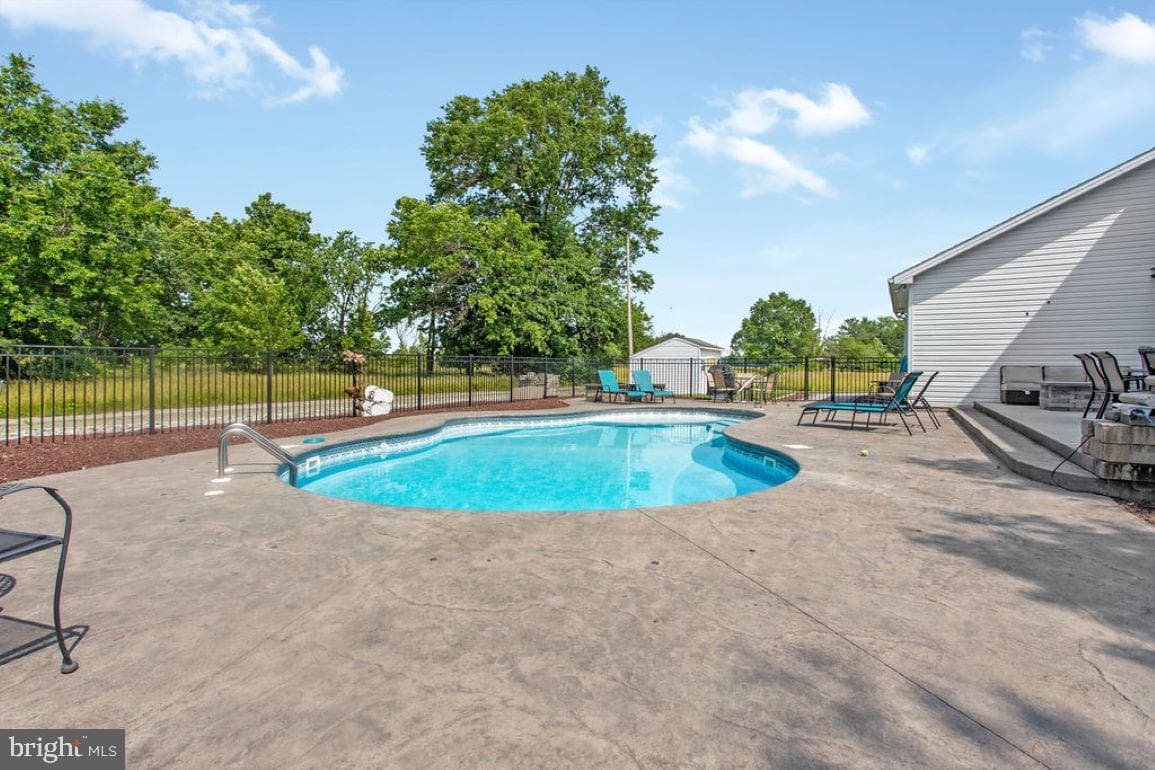 148 S Allwood Drive photo 32