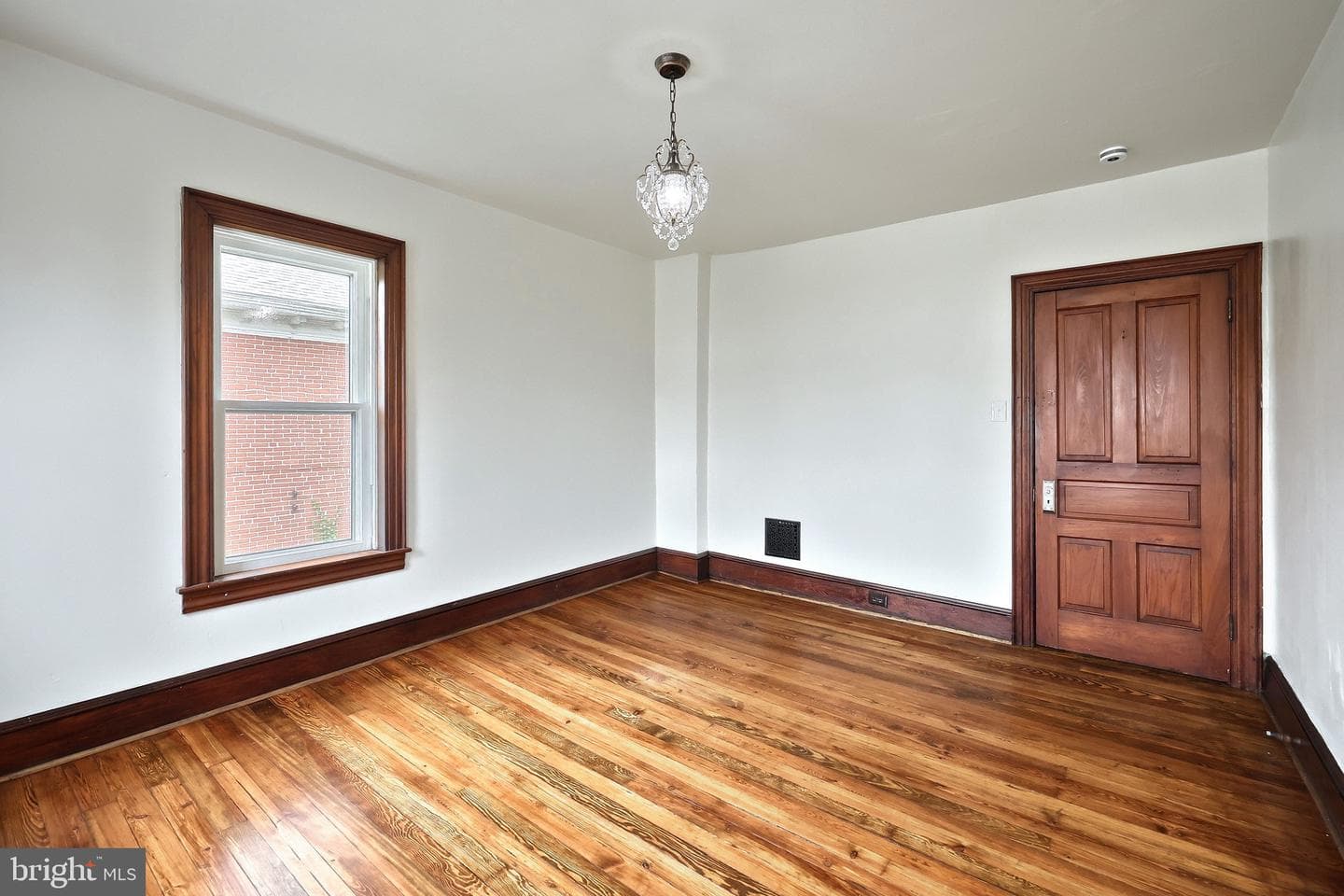 415 Lincoln Way West photo 17