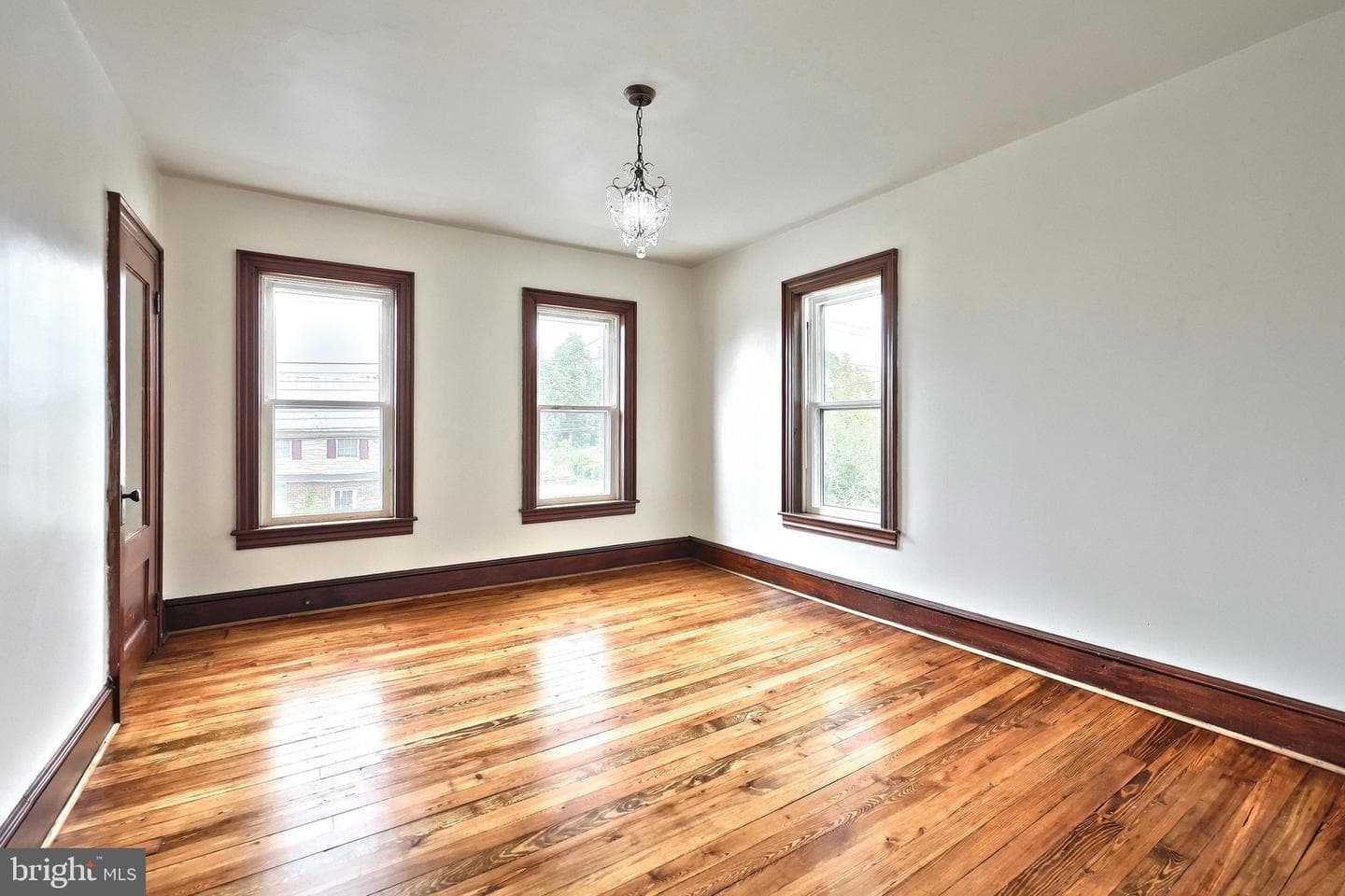 415 Lincoln Way West photo 19