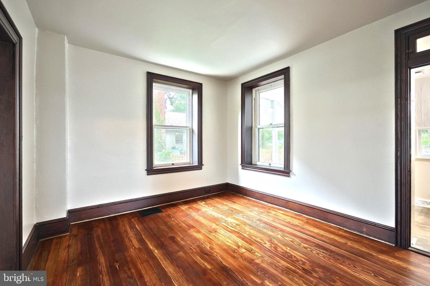 415 Lincoln Way West photo 31