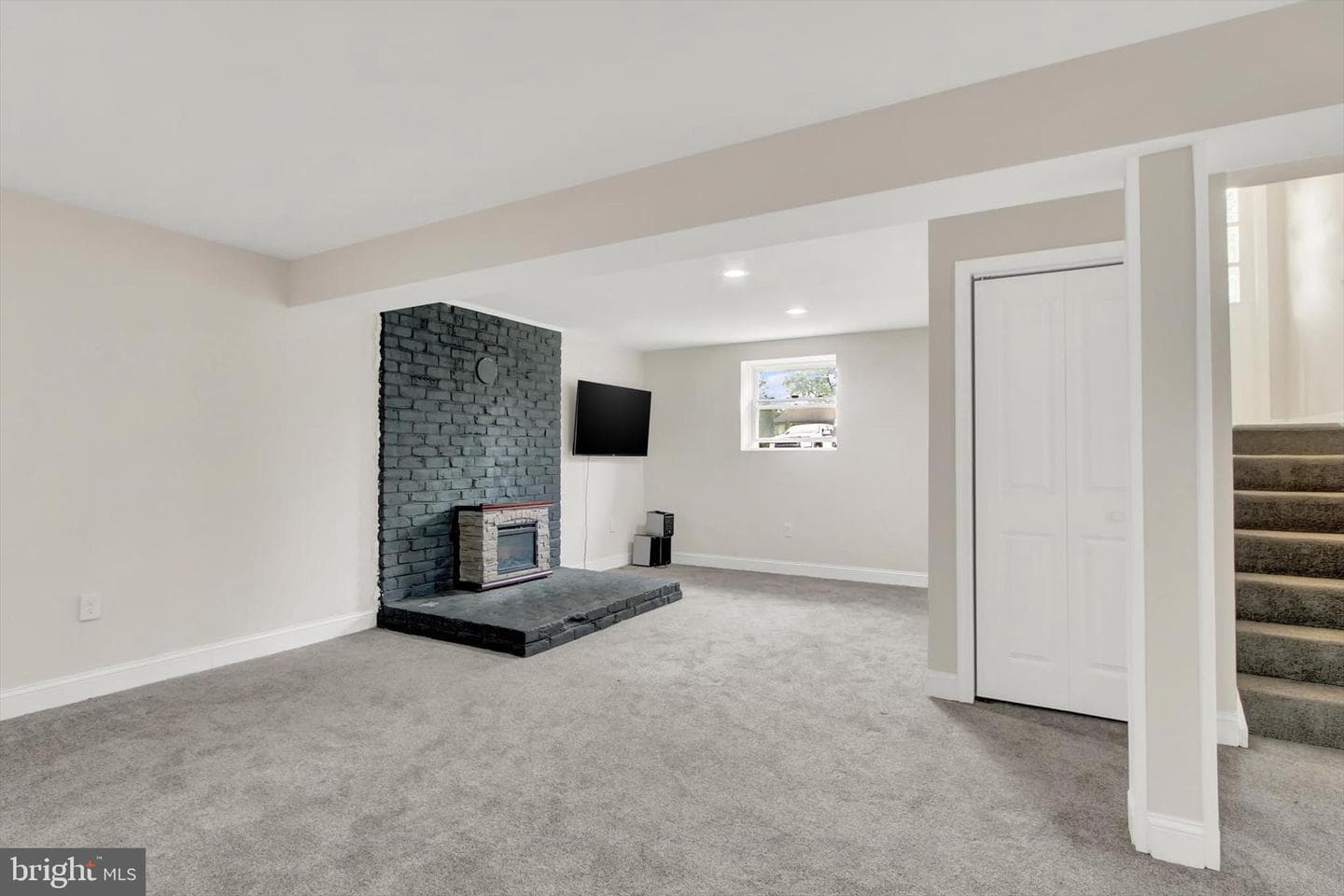 630 Mehring Road photo 16