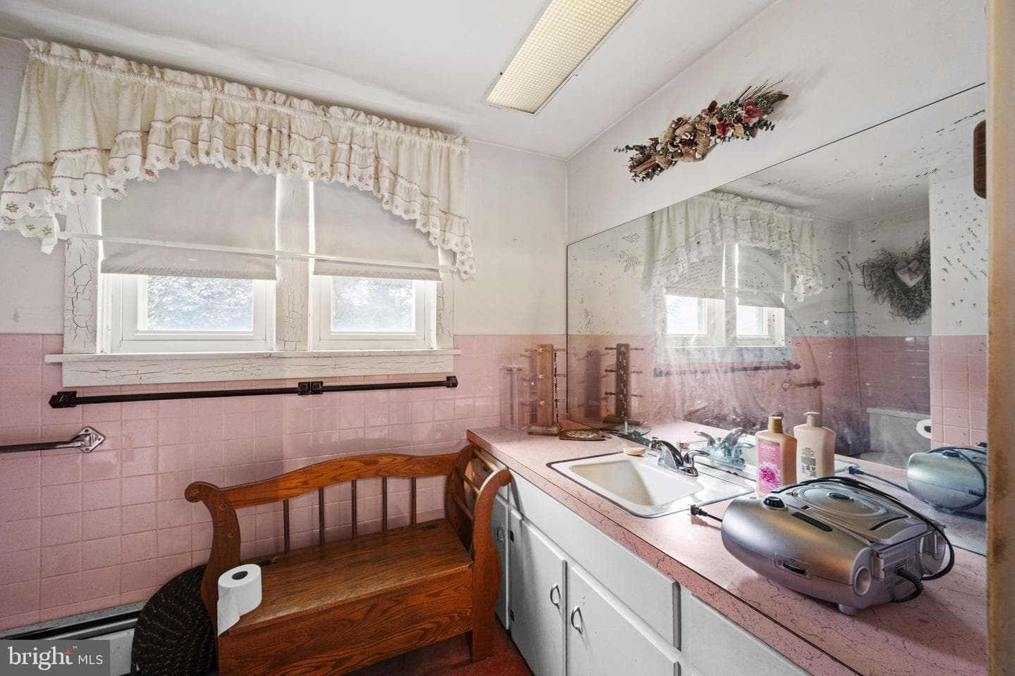 549 E King Street photo 10