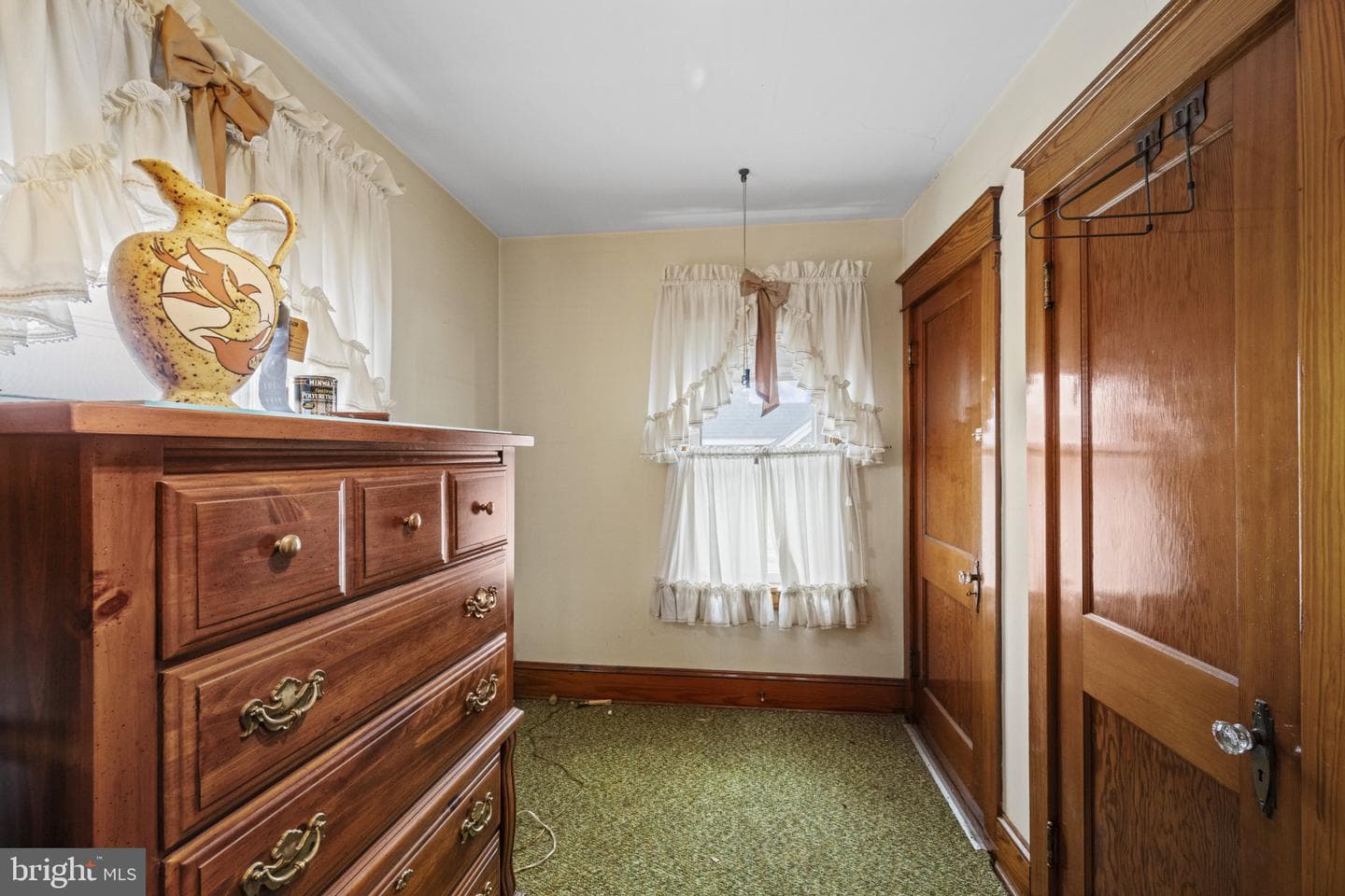 549 E King Street photo 16
