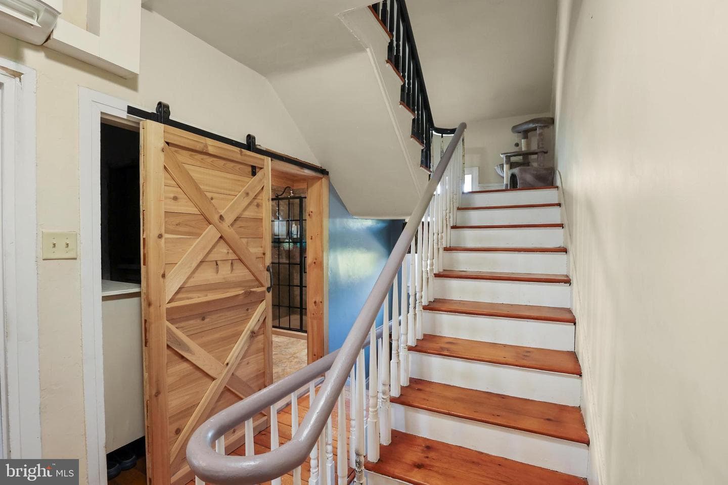 129 W King Street photo 35