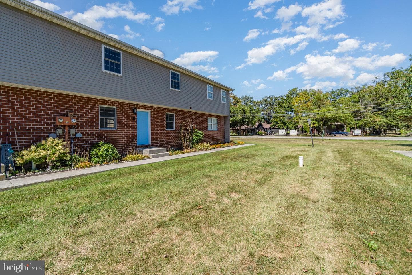 1552 Fairfield Road photo 2