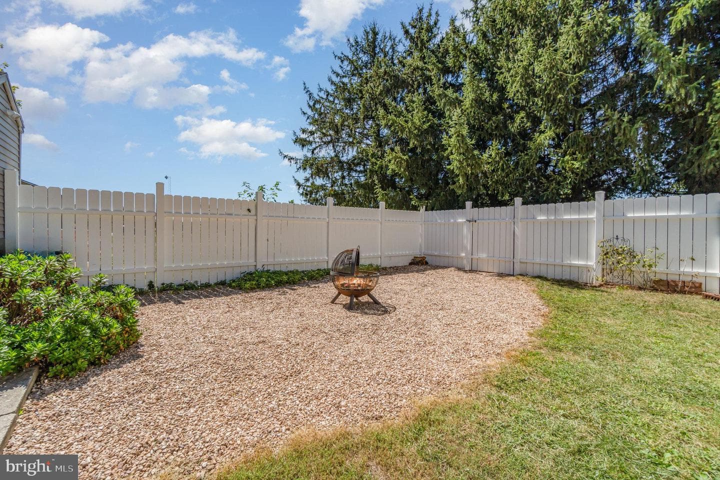 1552 Fairfield Road photo 24