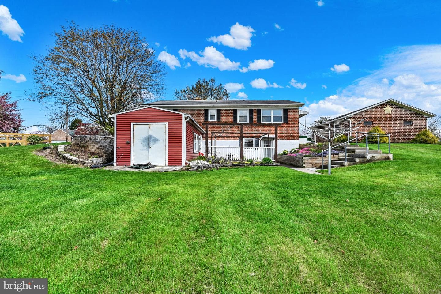33 Ridge Avenue photo 10