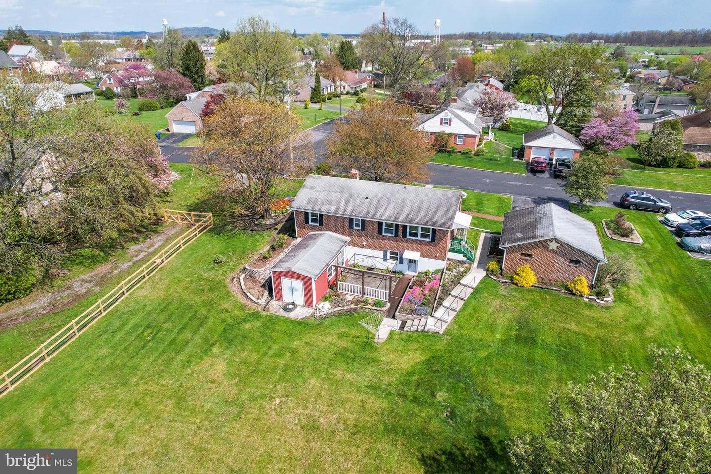 33 Ridge Avenue photo 7