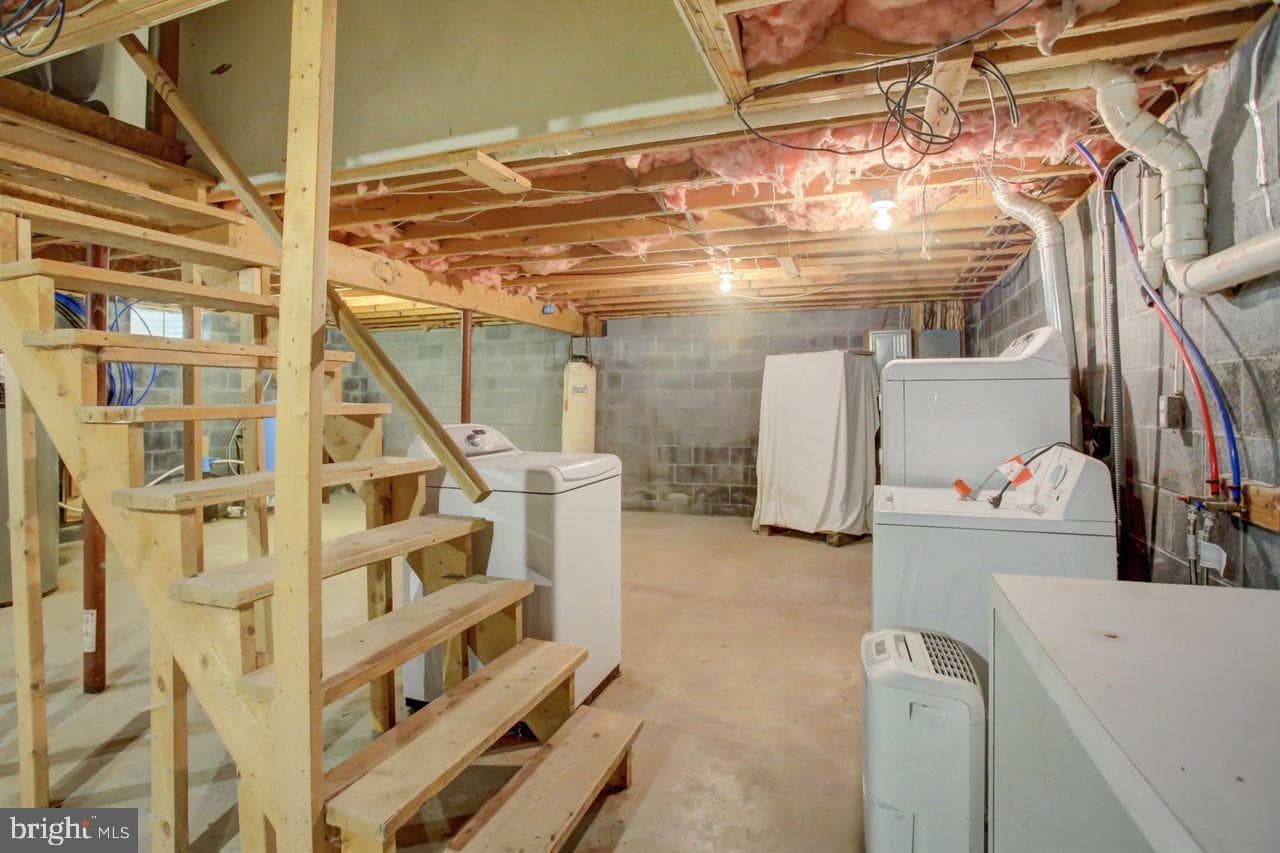 721 Narrows Road photo 31