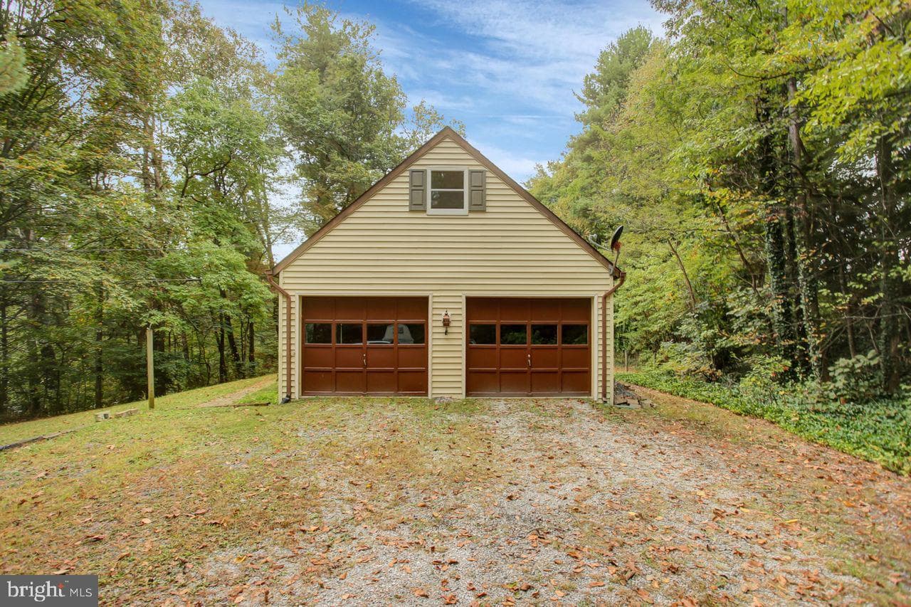 721 Narrows Road photo 36