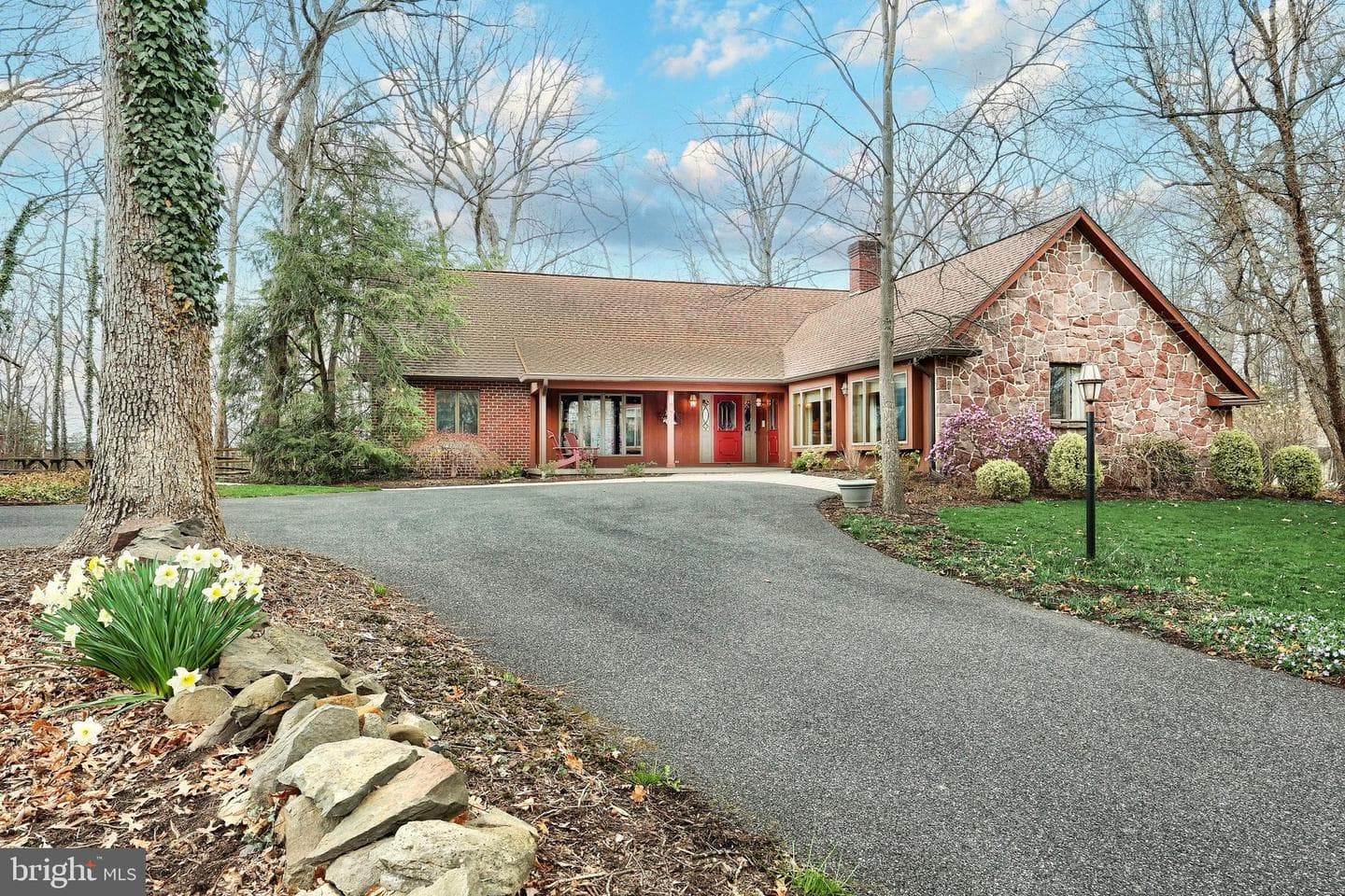 10 White Oak Trail photo 2