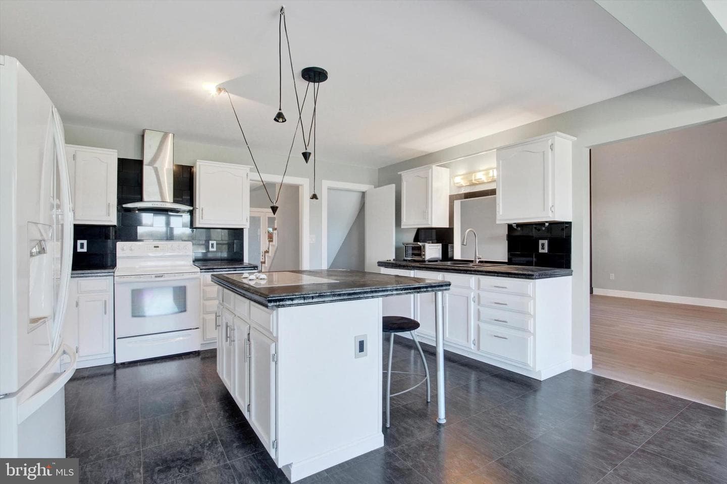 400 Lake Meade Drive photo 17