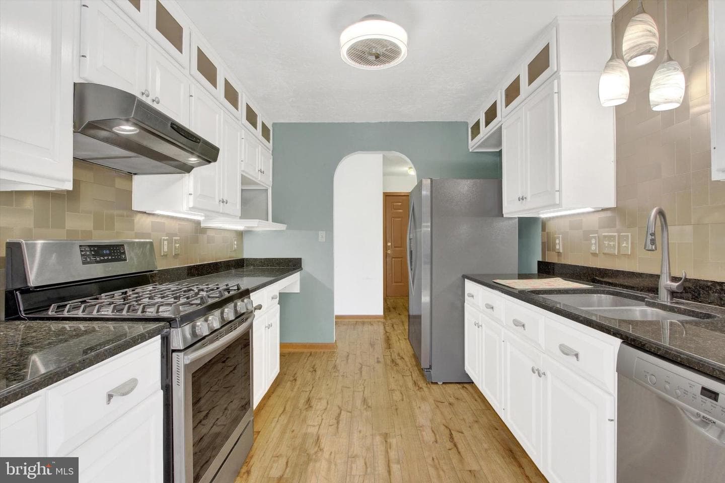 40 Glenwood Drive photo 11