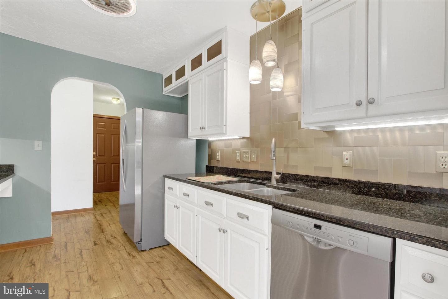 40 Glenwood Drive photo 12