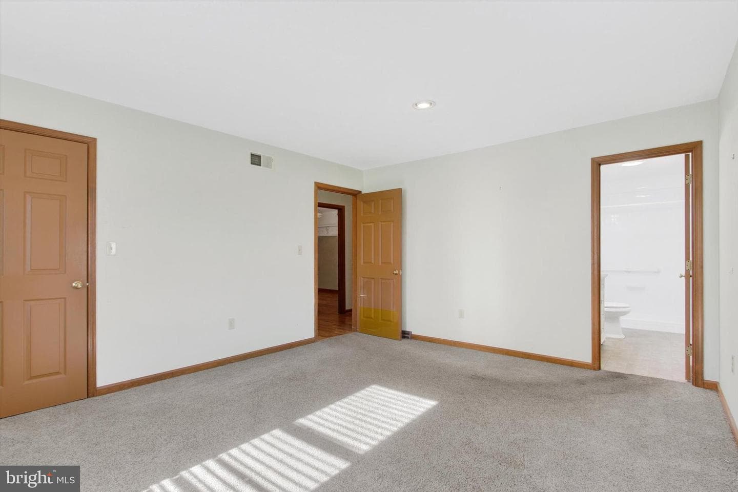 40 Glenwood Drive photo 16