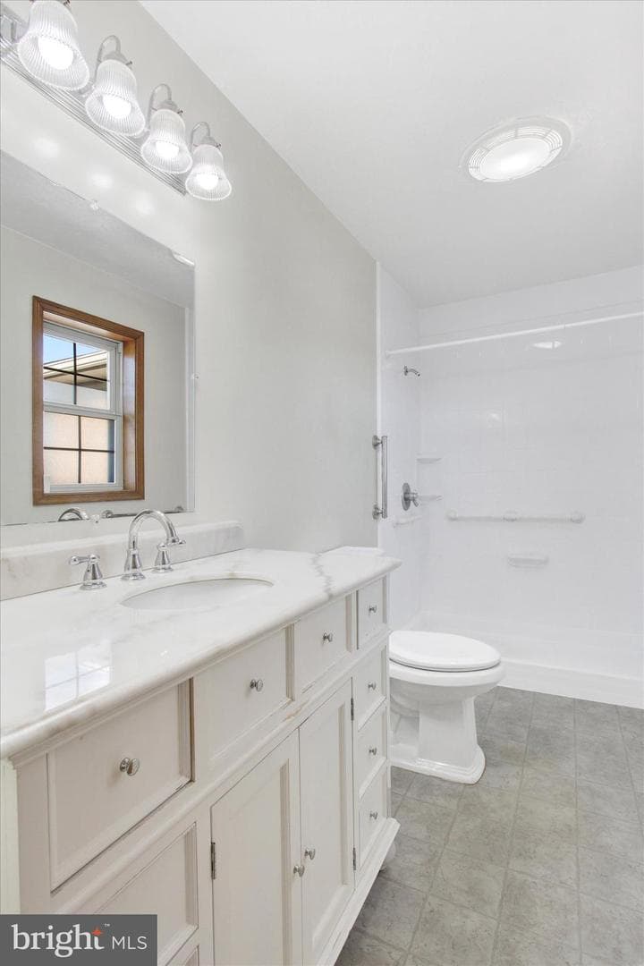 40 Glenwood Drive photo 17