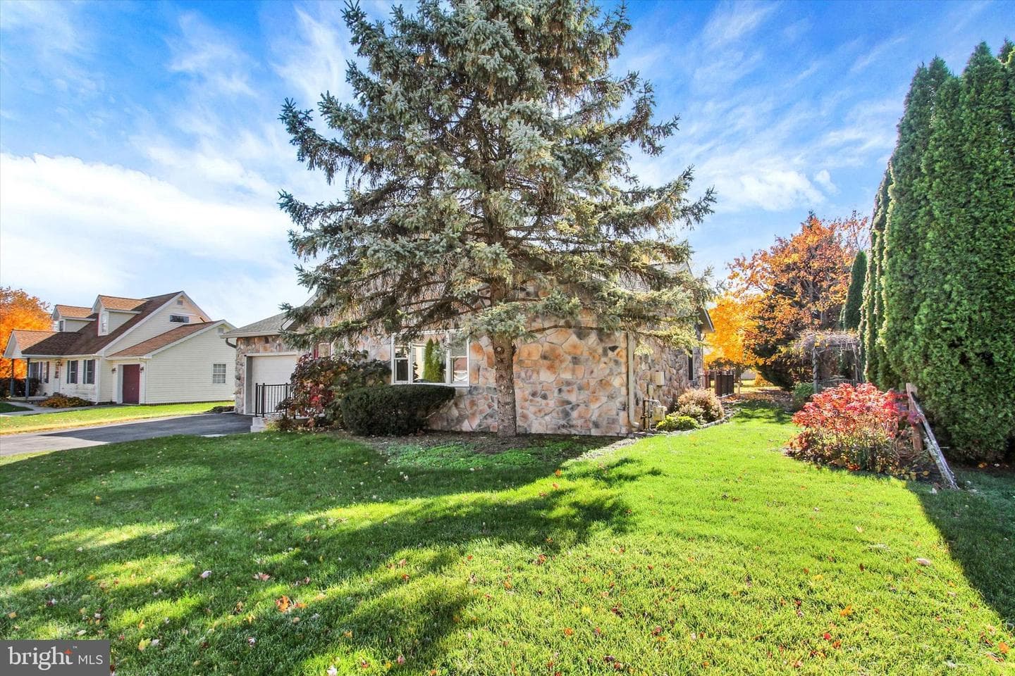 40 Glenwood Drive photo 3