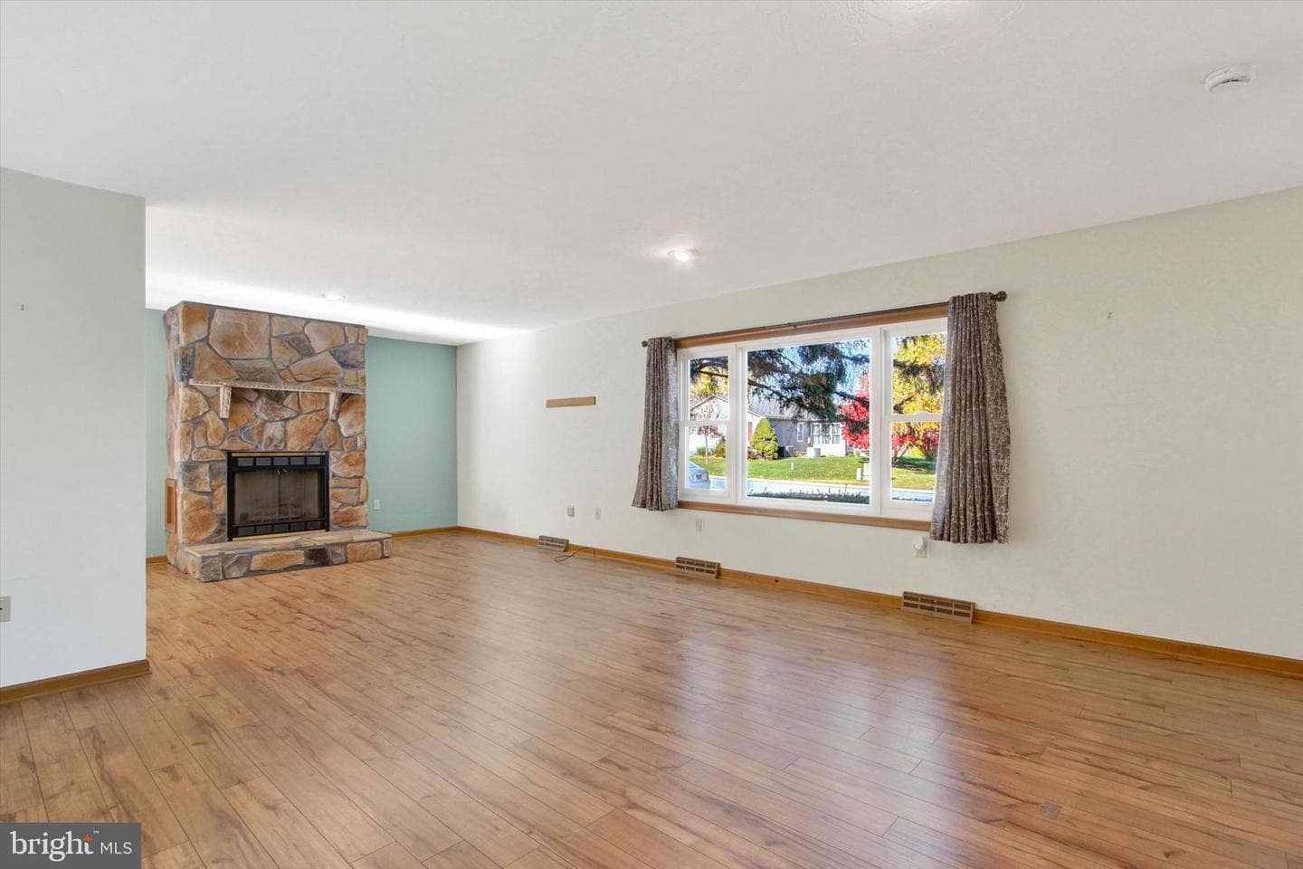 40 Glenwood Drive photo 4