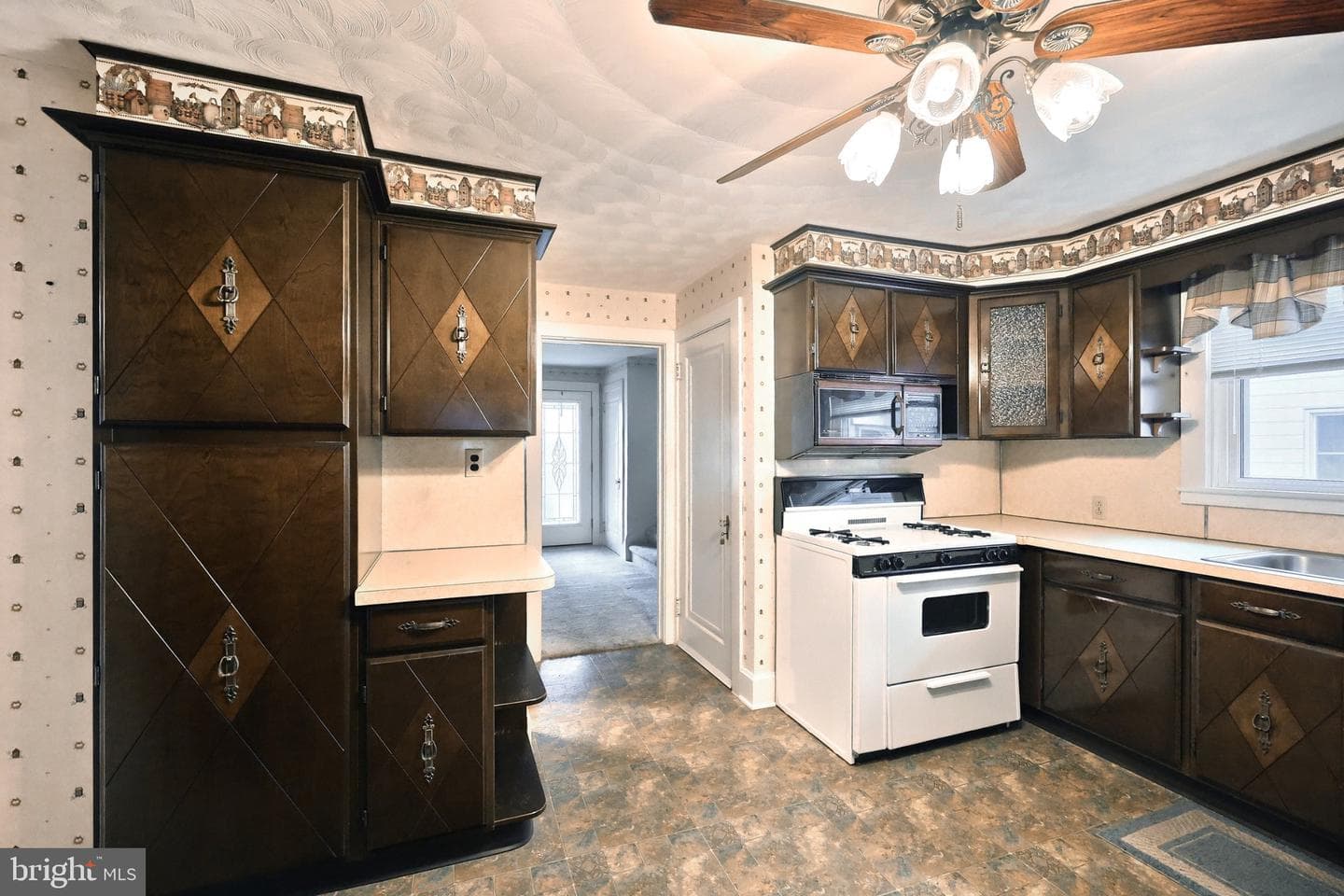 152 W York Street photo 17