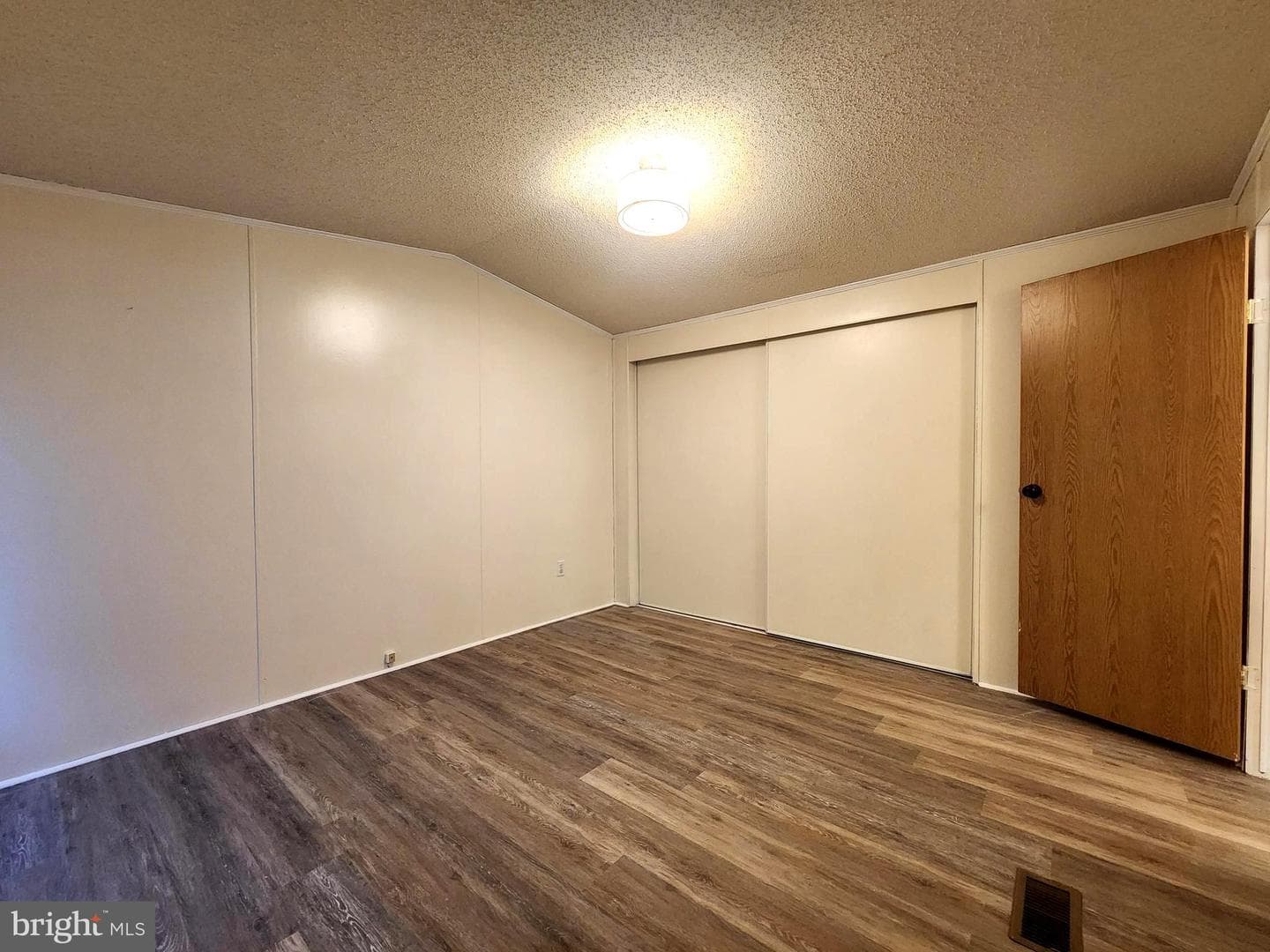 63 Walker Avenue photo 18