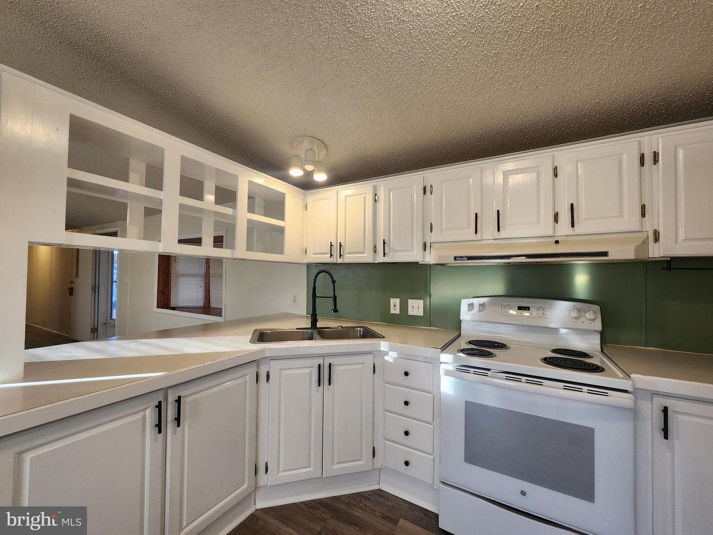 63 Walker Avenue photo 9