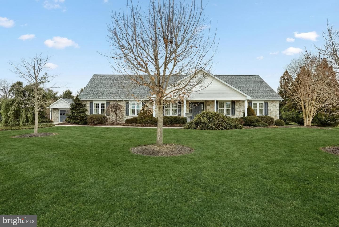 60 Hunters Circle photo 2