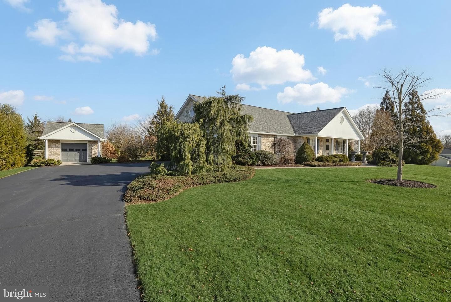 60 Hunters Circle photo 3