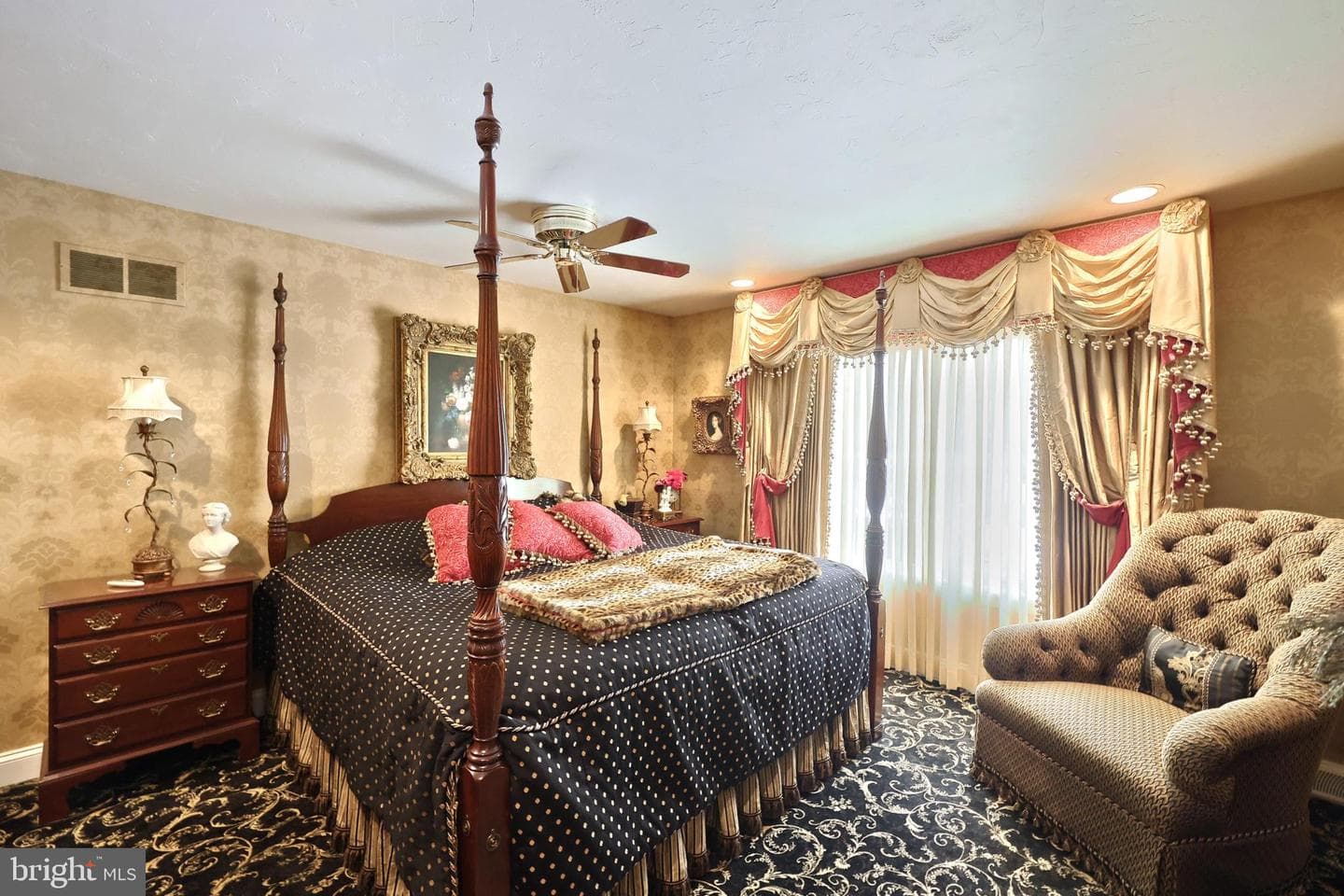 60 Hunters Circle photo 32