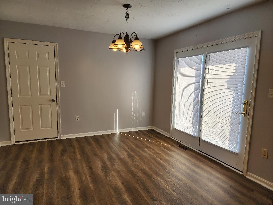 200 Skyview Circle photo 3