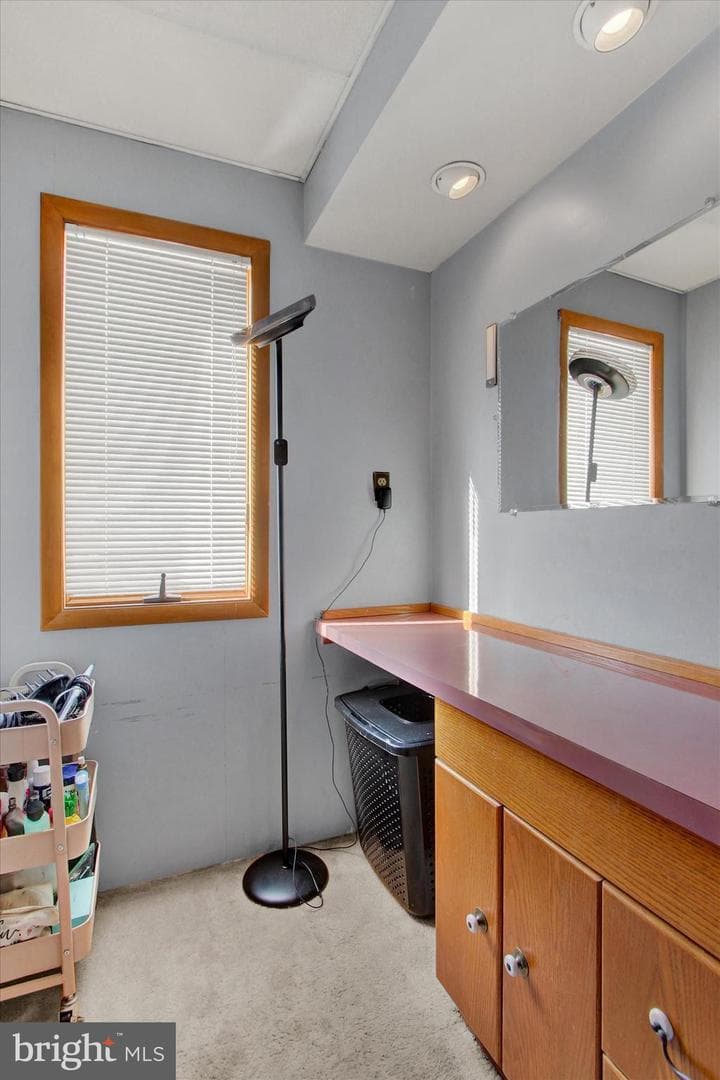 102 N Queen Street photo 11