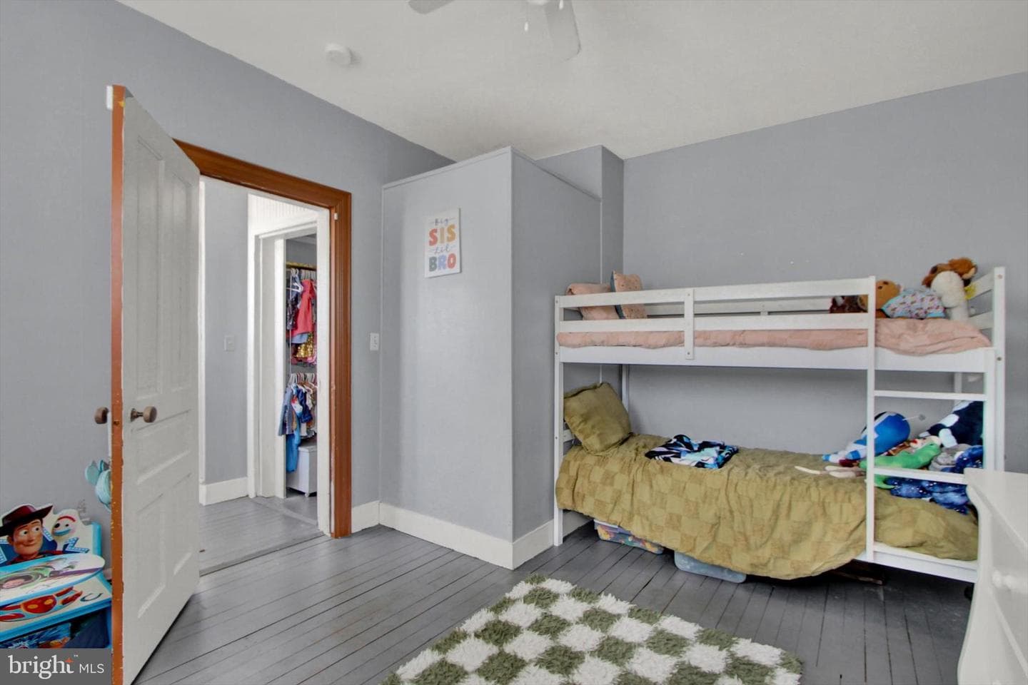 102 N Queen Street photo 15