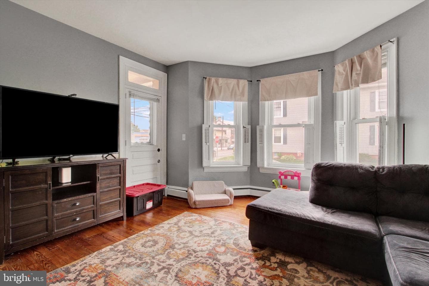 102 N Queen Street photo 26