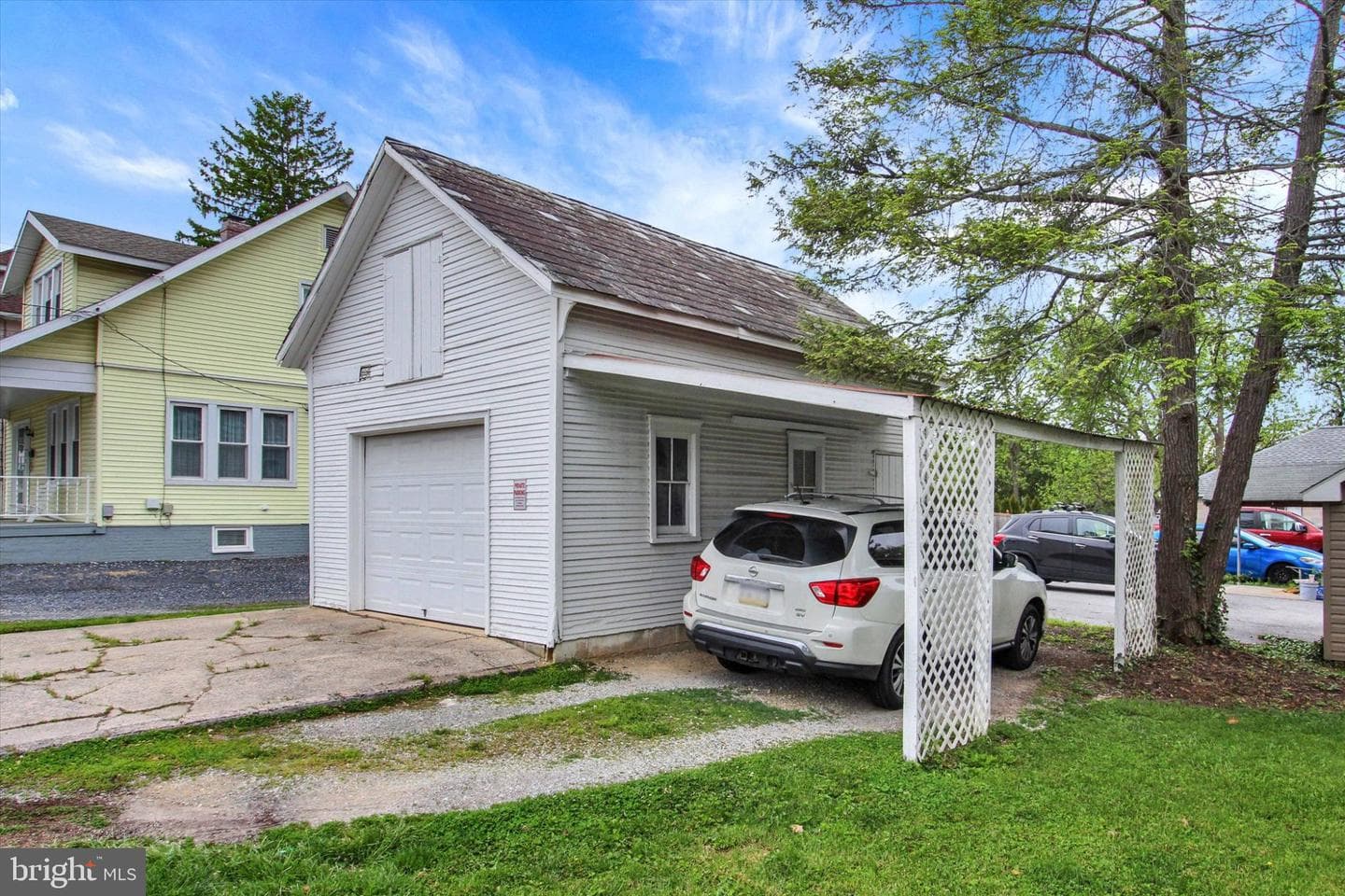 102 N Queen Street photo 47