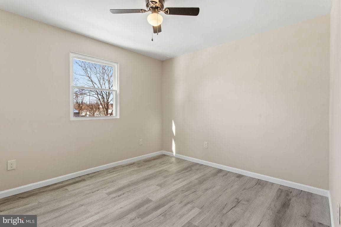 114 E York Street photo 12