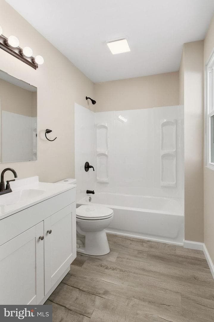 114 E York Street photo 14