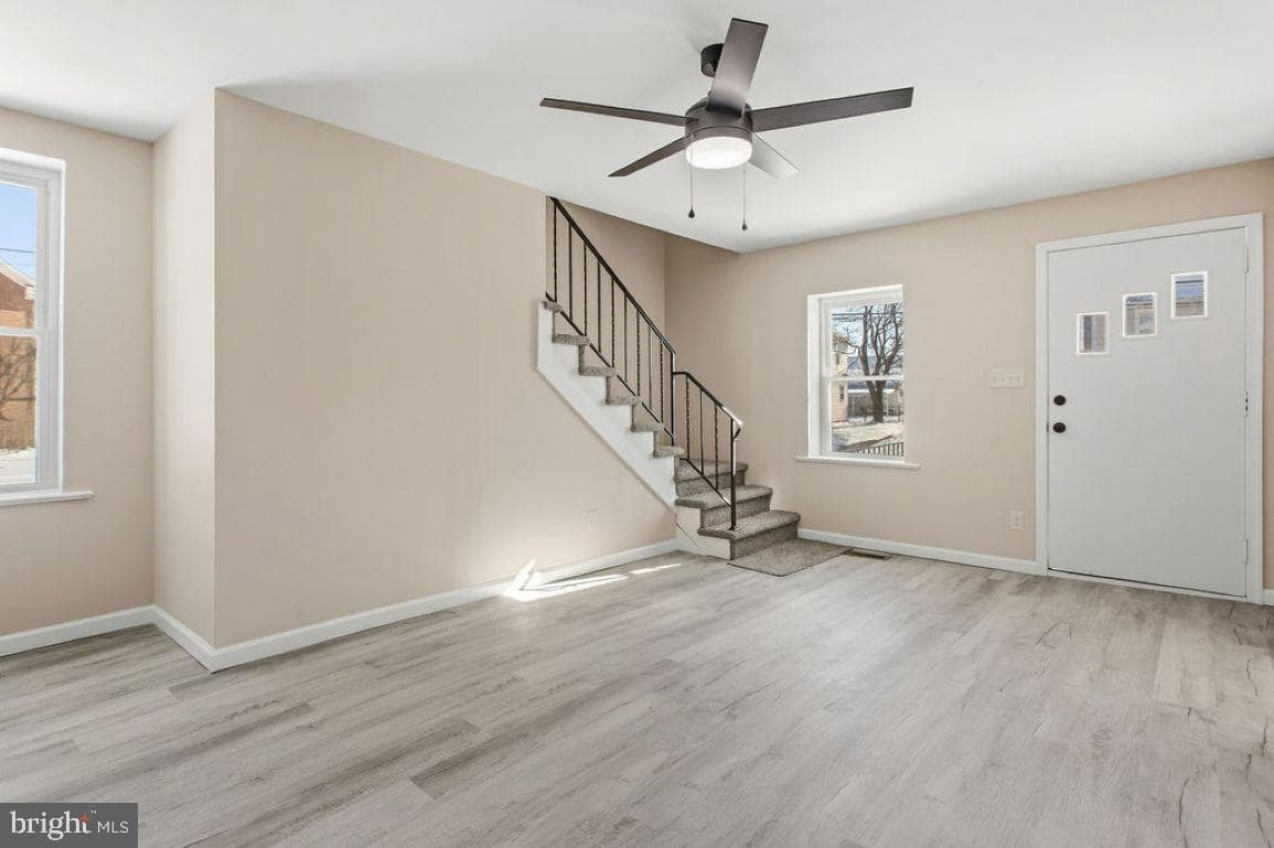 114 E York Street photo 3