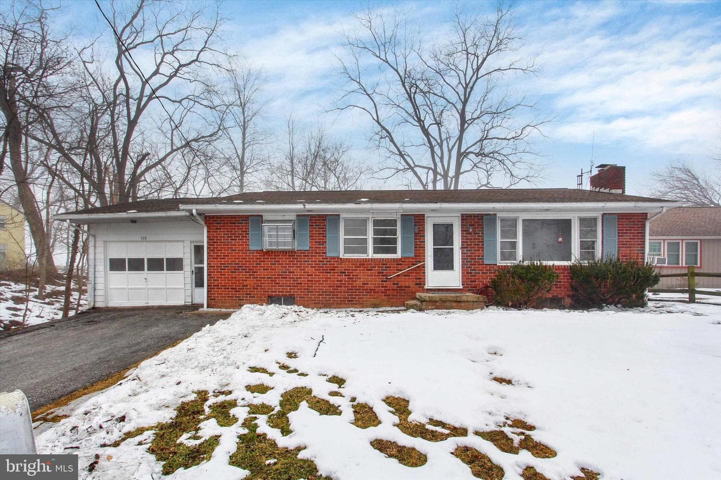 108 S Hickory Lane photo 23